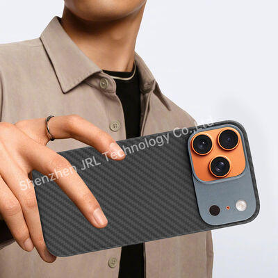 غطاء محمول مخصص من الألياف الكربونية للأيفون 17 برو